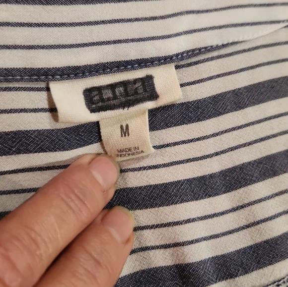 Pullover blouse Size Med - Picture 3 of 4